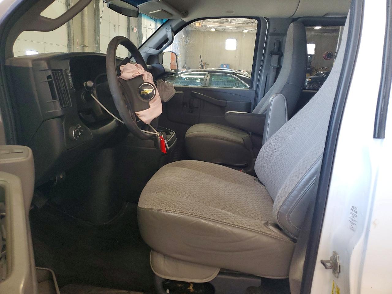 2016 CHEVROLET EXPRESS G3500 LT photo 19