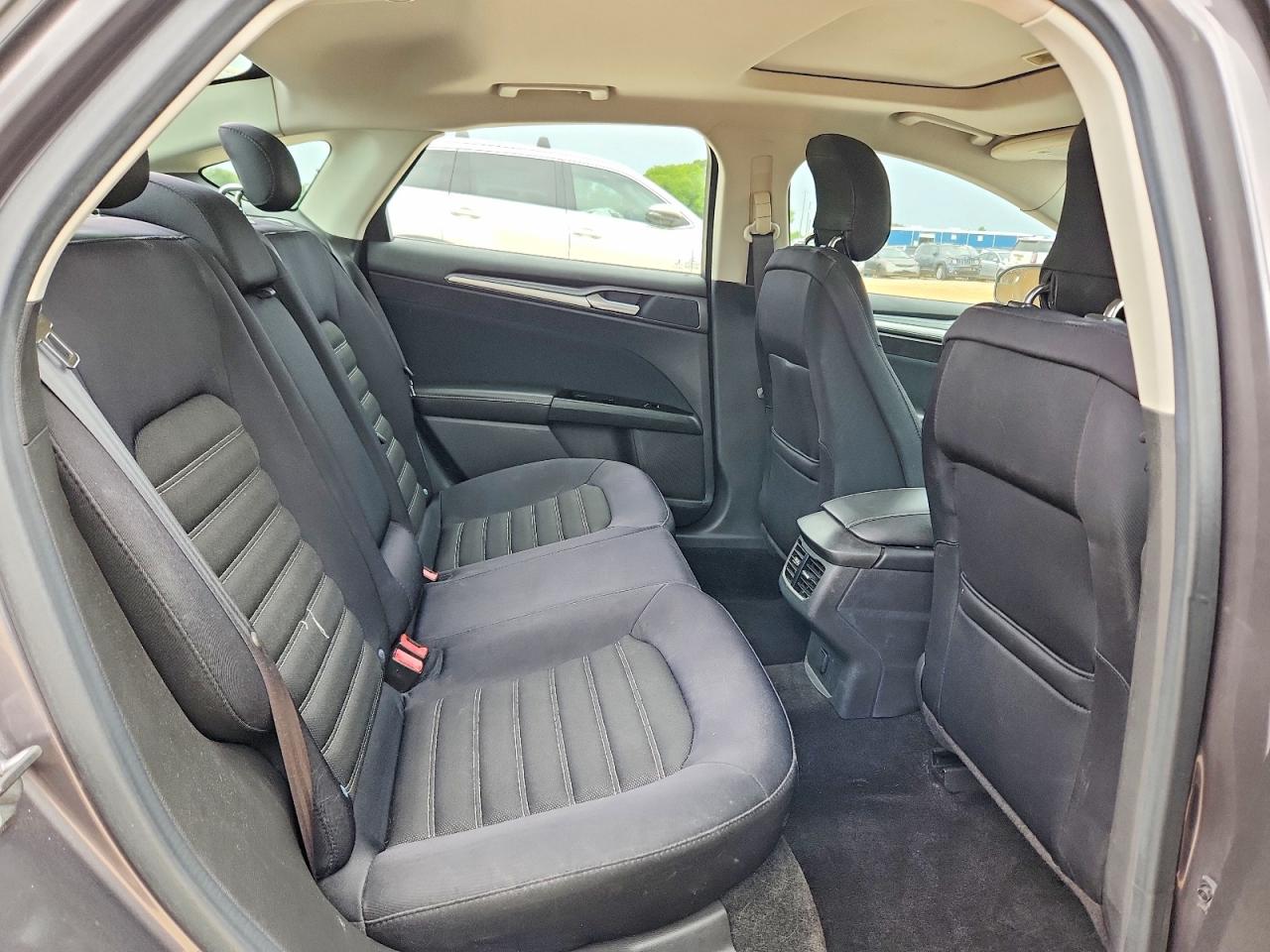 2013 FORD FUSION SE photo 19
