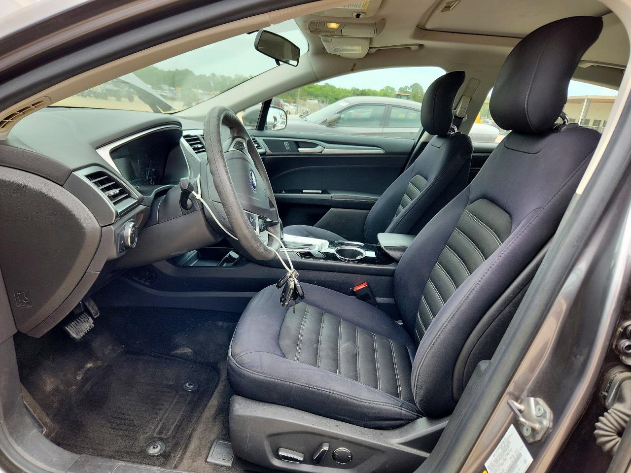 2013 FORD FUSION SE photo 13