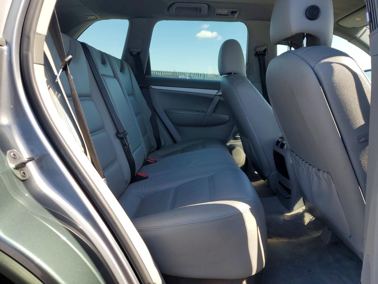2005 PORSCHE CAYENNE S photo 21