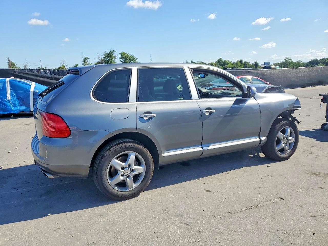 2005 PORSCHE CAYENNE S photo 5