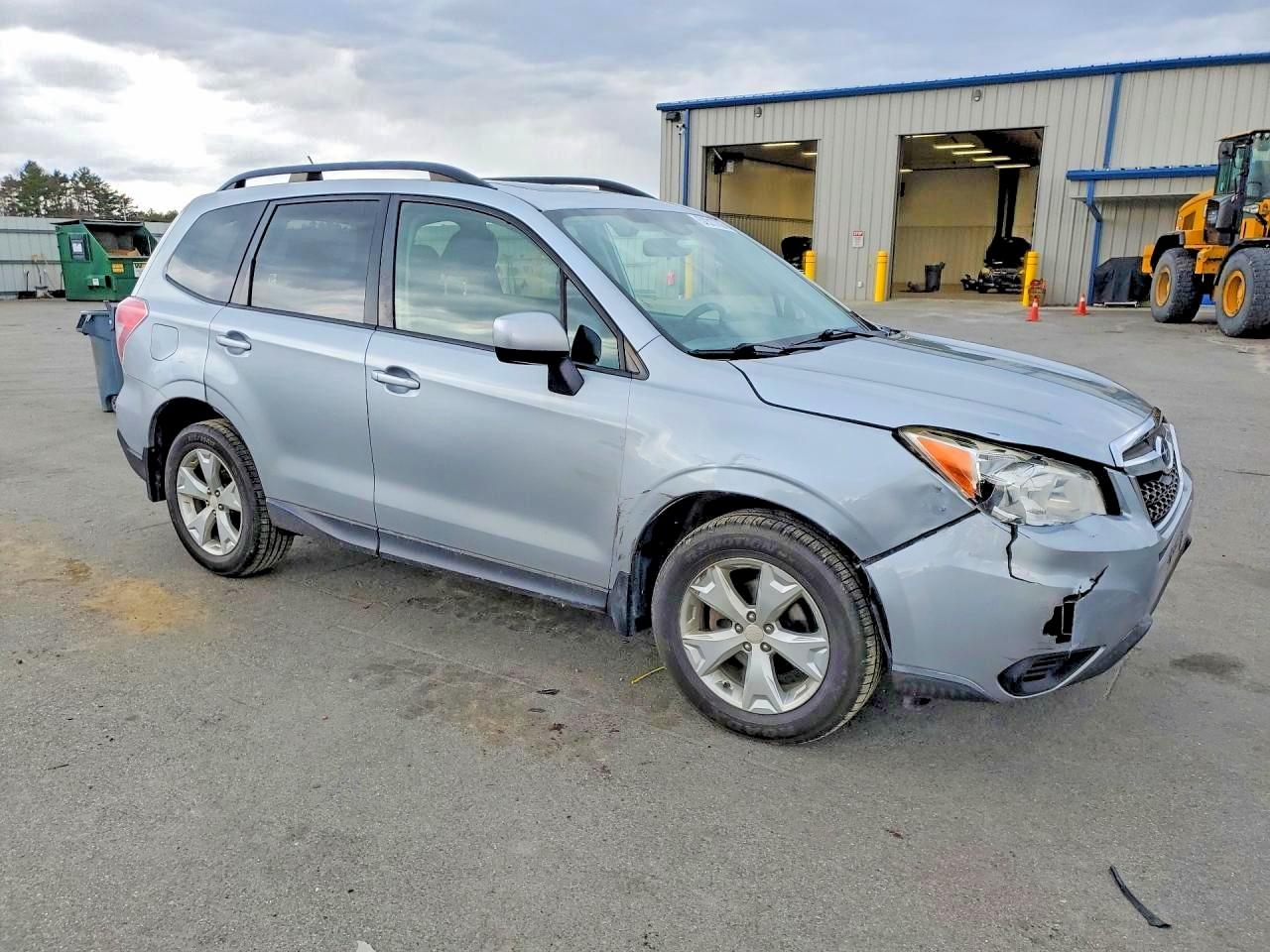 2015 SUBARU FORESTER photo 10