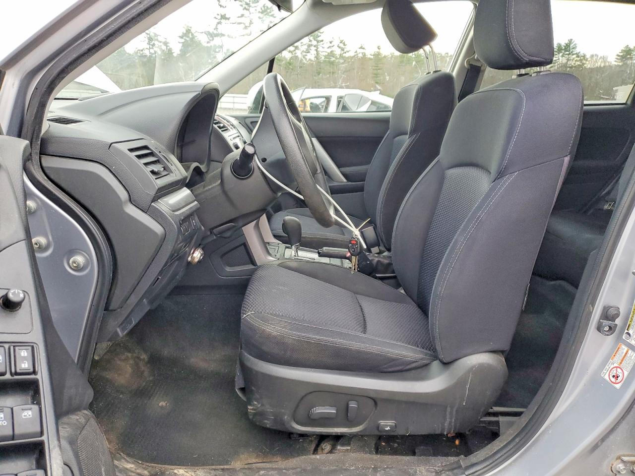 2015 SUBARU FORESTER photo 19