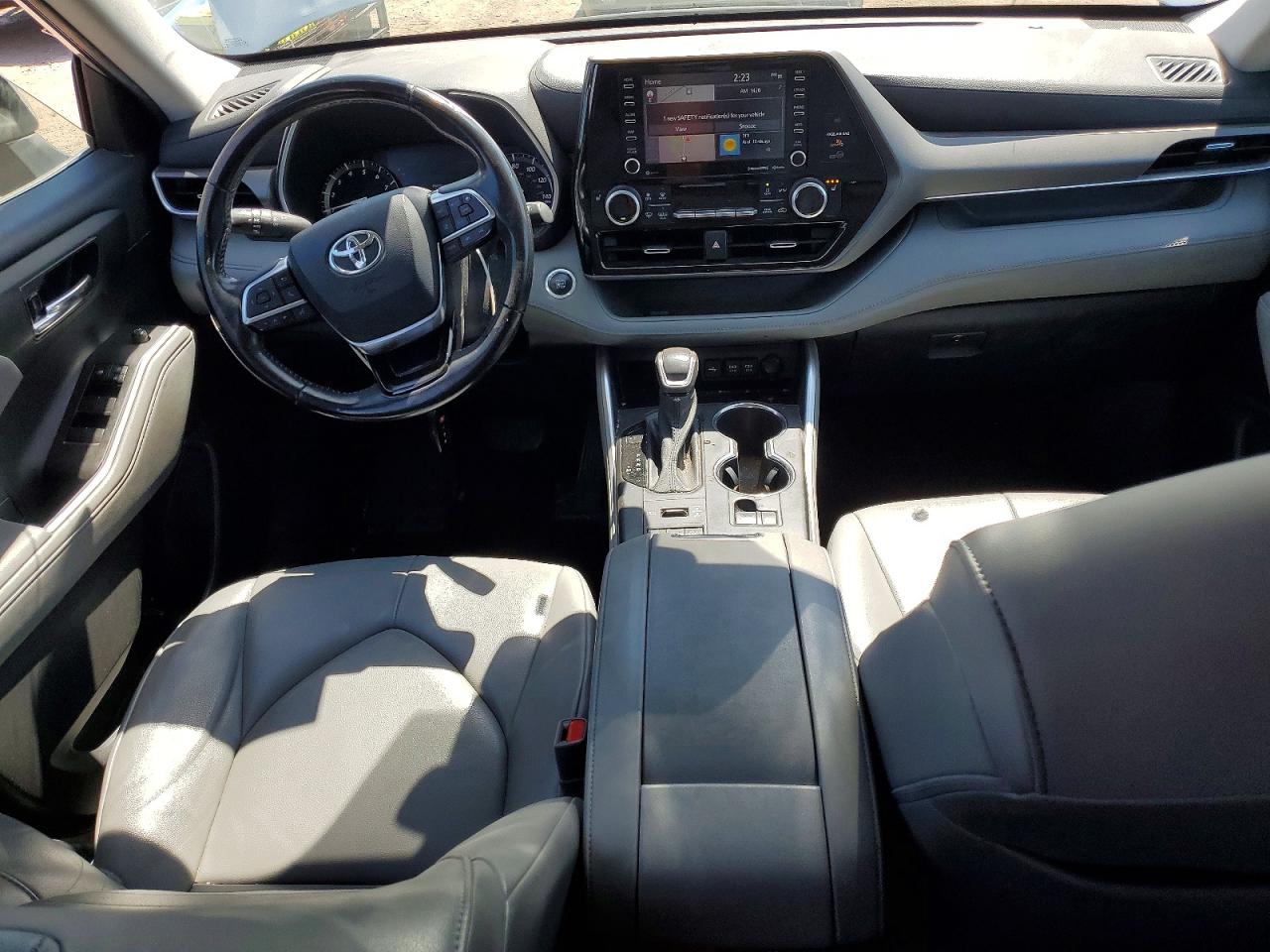 2021 TOYOTA HIGHLANDER XLE photo 15