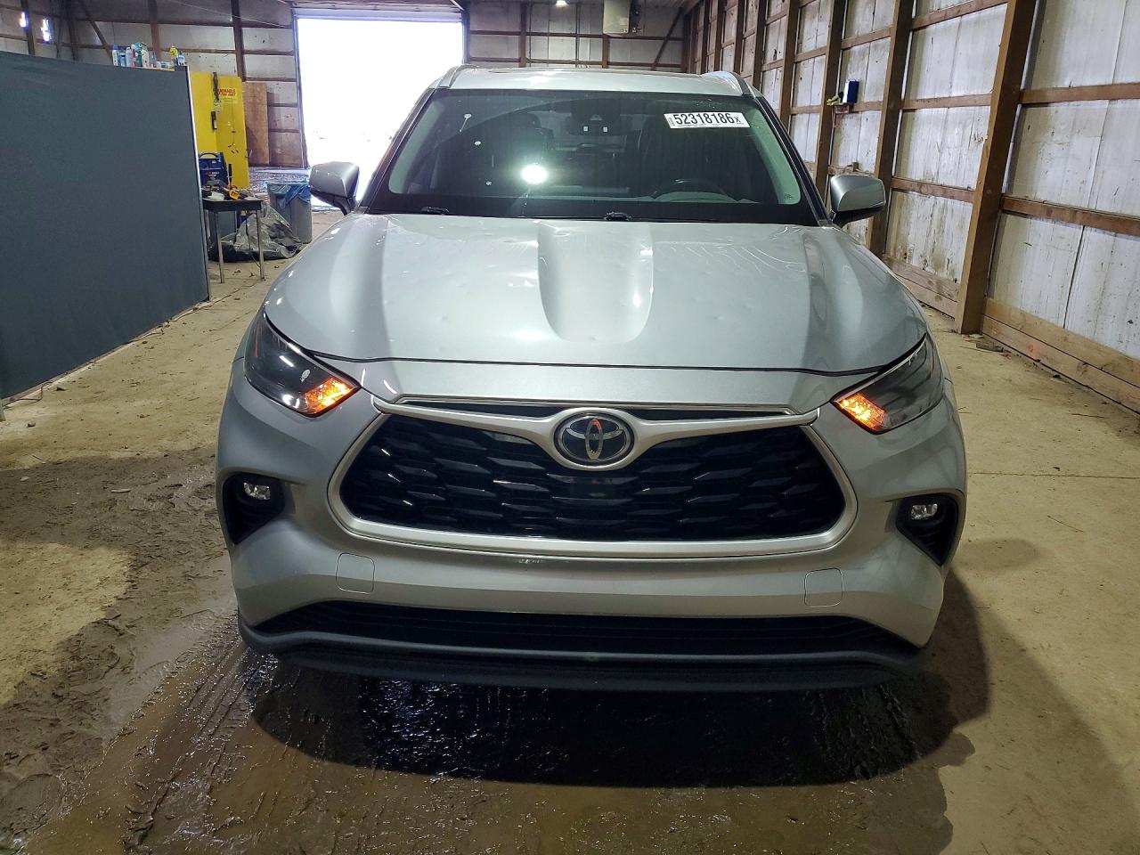 2021 TOYOTA HIGHLANDER XLE photo 9