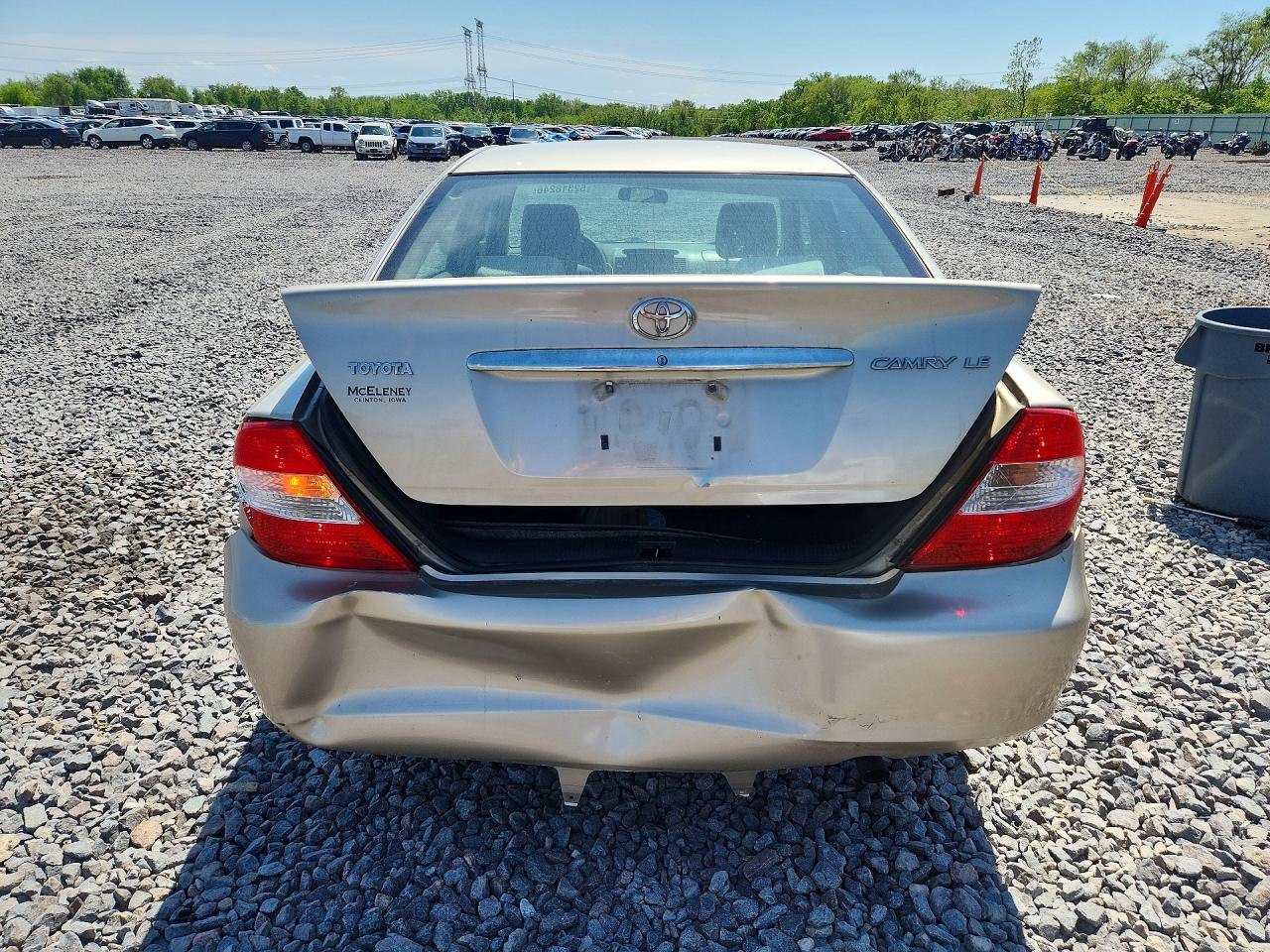 2004 TOYOTA CAMRY LE photo 16