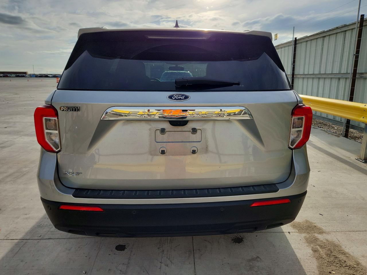 2023 FORD EXPLORER XLT photo 16
