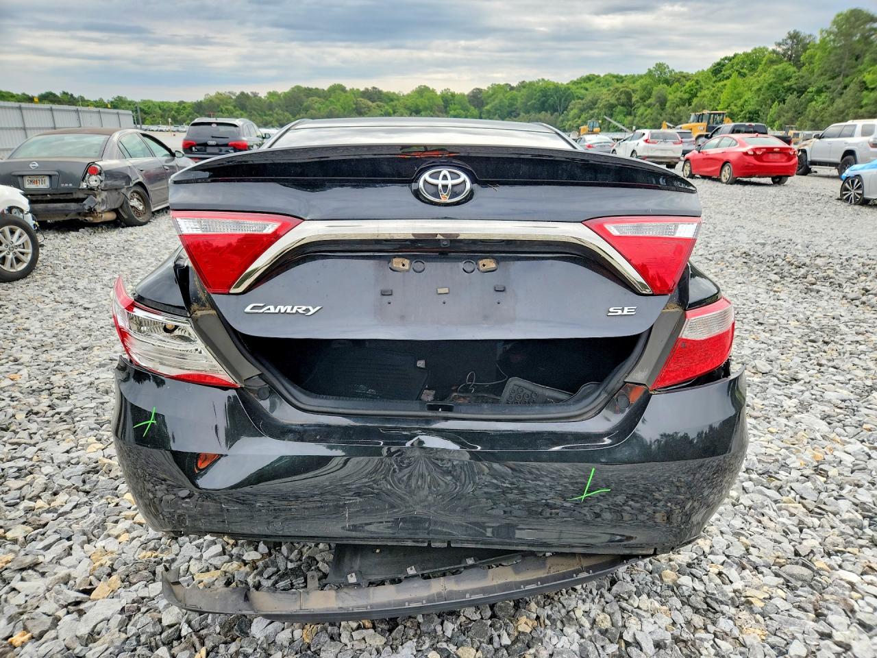 2015 TOYOTA CAMRY SE photo 11