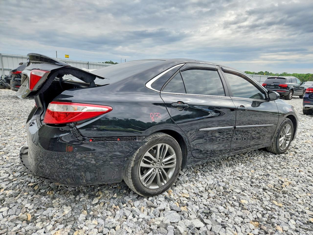 2015 TOYOTA CAMRY SE photo 5