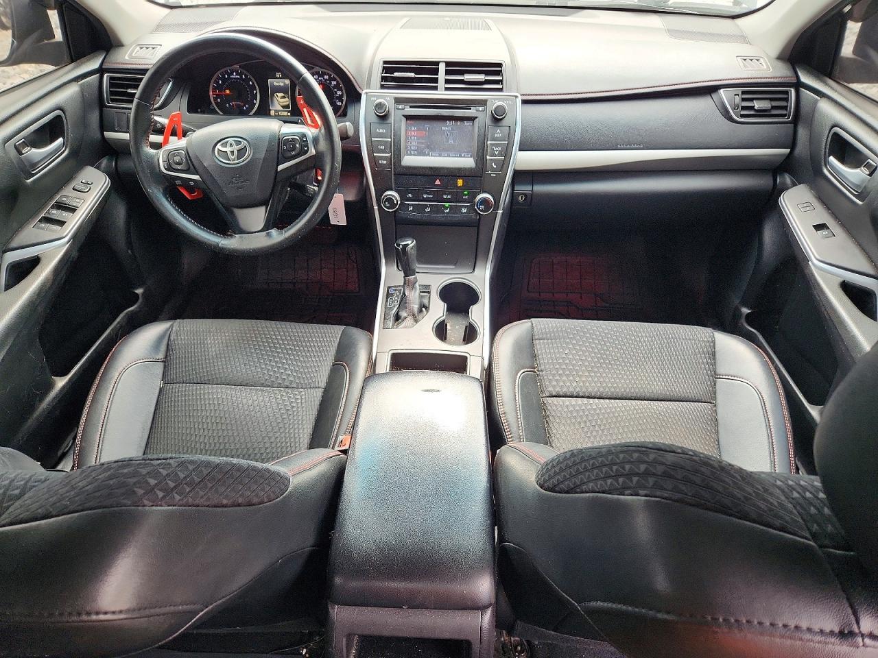 2015 TOYOTA CAMRY SE photo 15