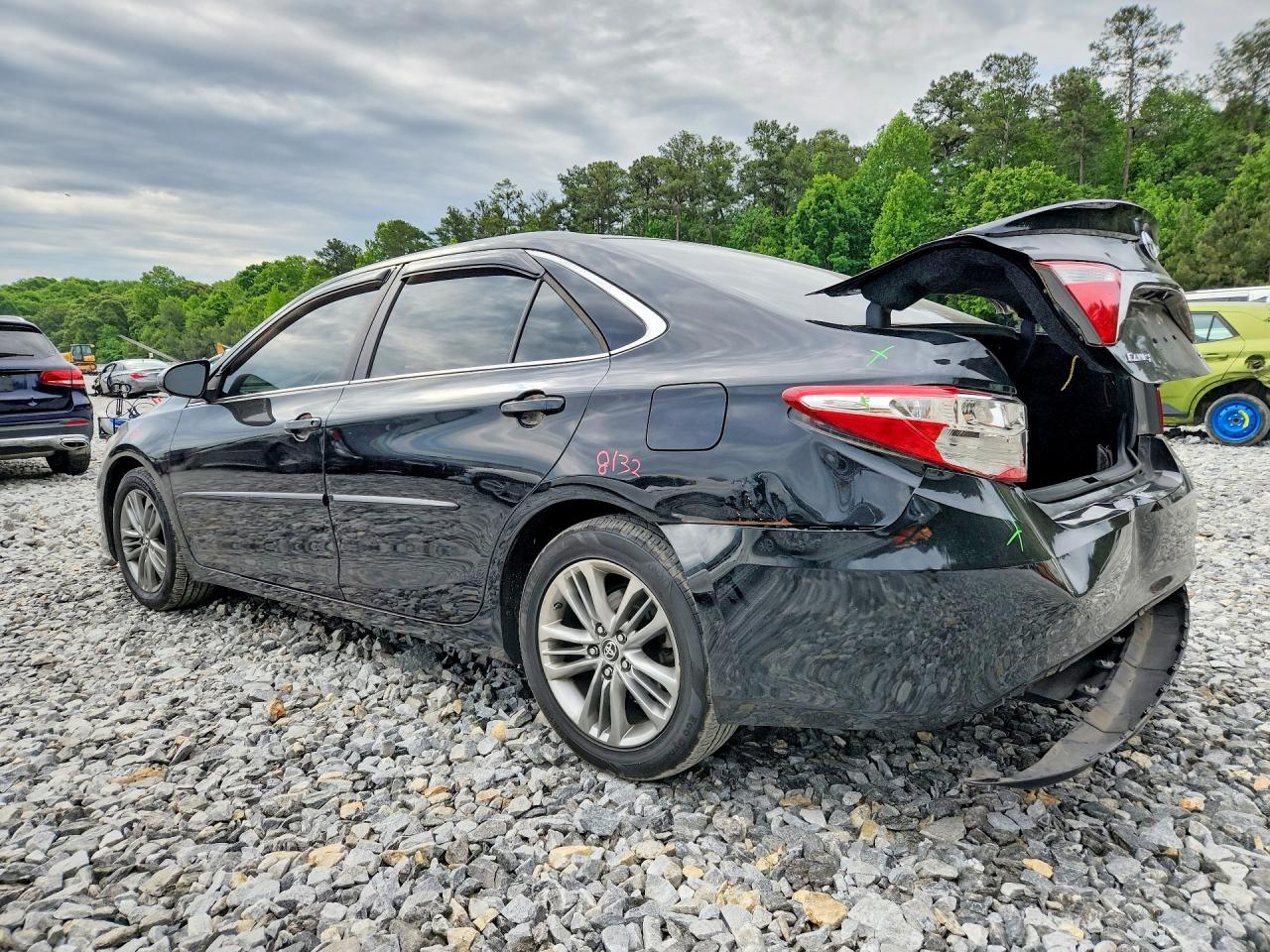 2015 TOYOTA CAMRY SE photo 3