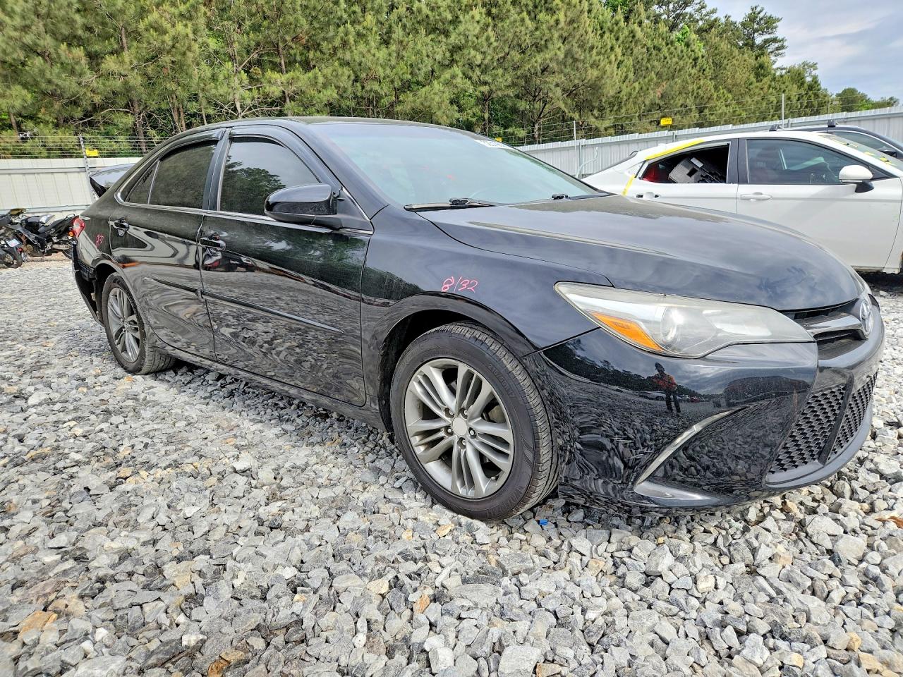 2015 TOYOTA CAMRY SE photo 7