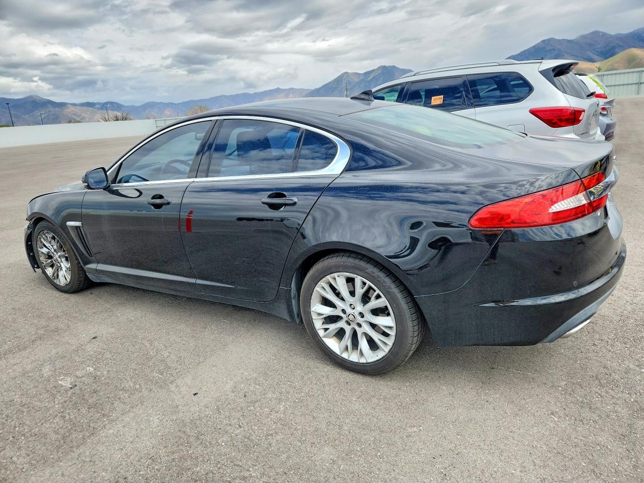 2013 JAGUAR XF photo 2