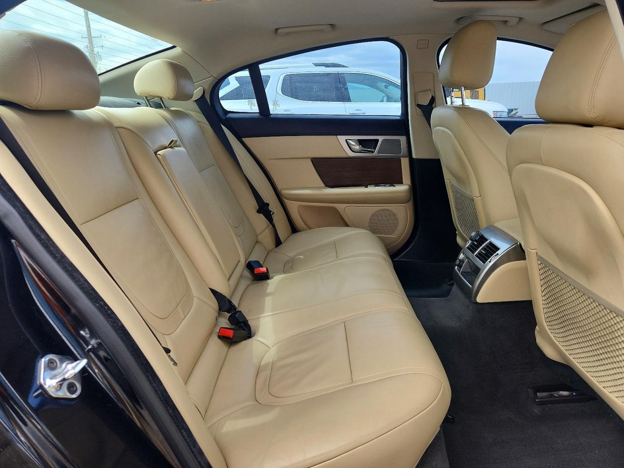 2013 JAGUAR XF photo 10