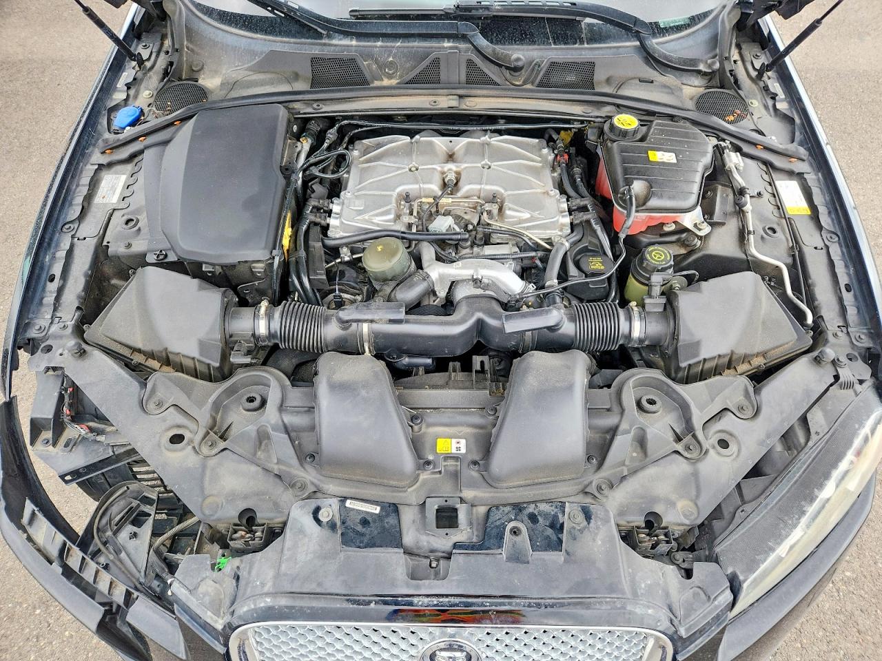 2013 JAGUAR XF photo 11