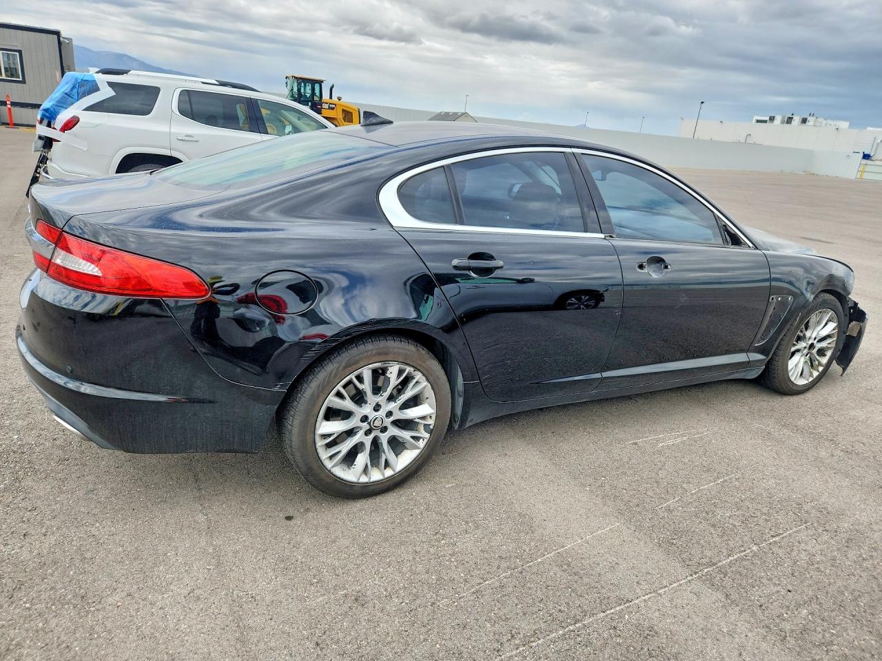 2013 JAGUAR XF photo 3