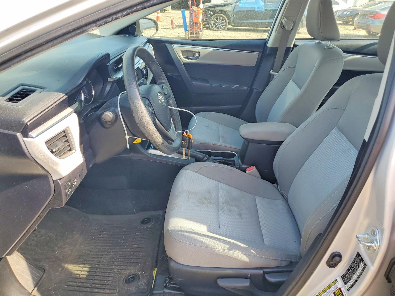 2016 TOYOTA COROLLA LE photo 13