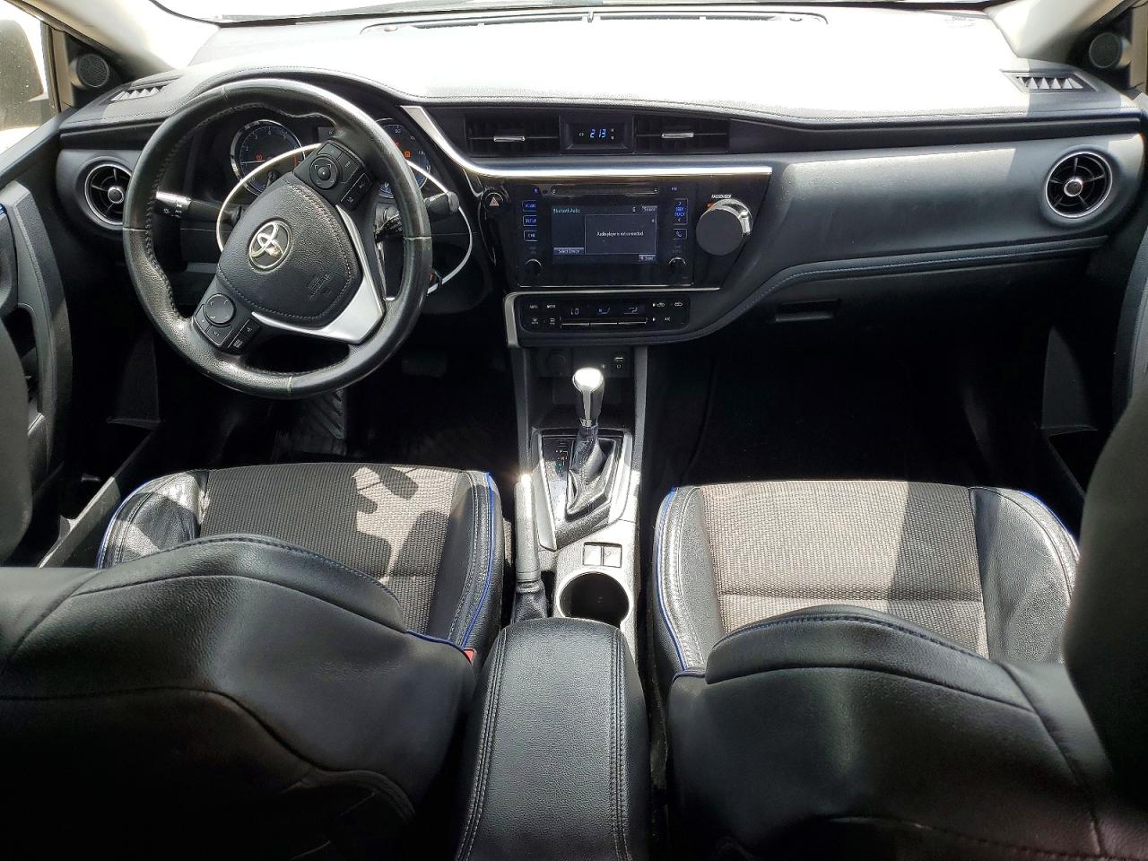 2017 TOYOTA COROLLA SE photo 8