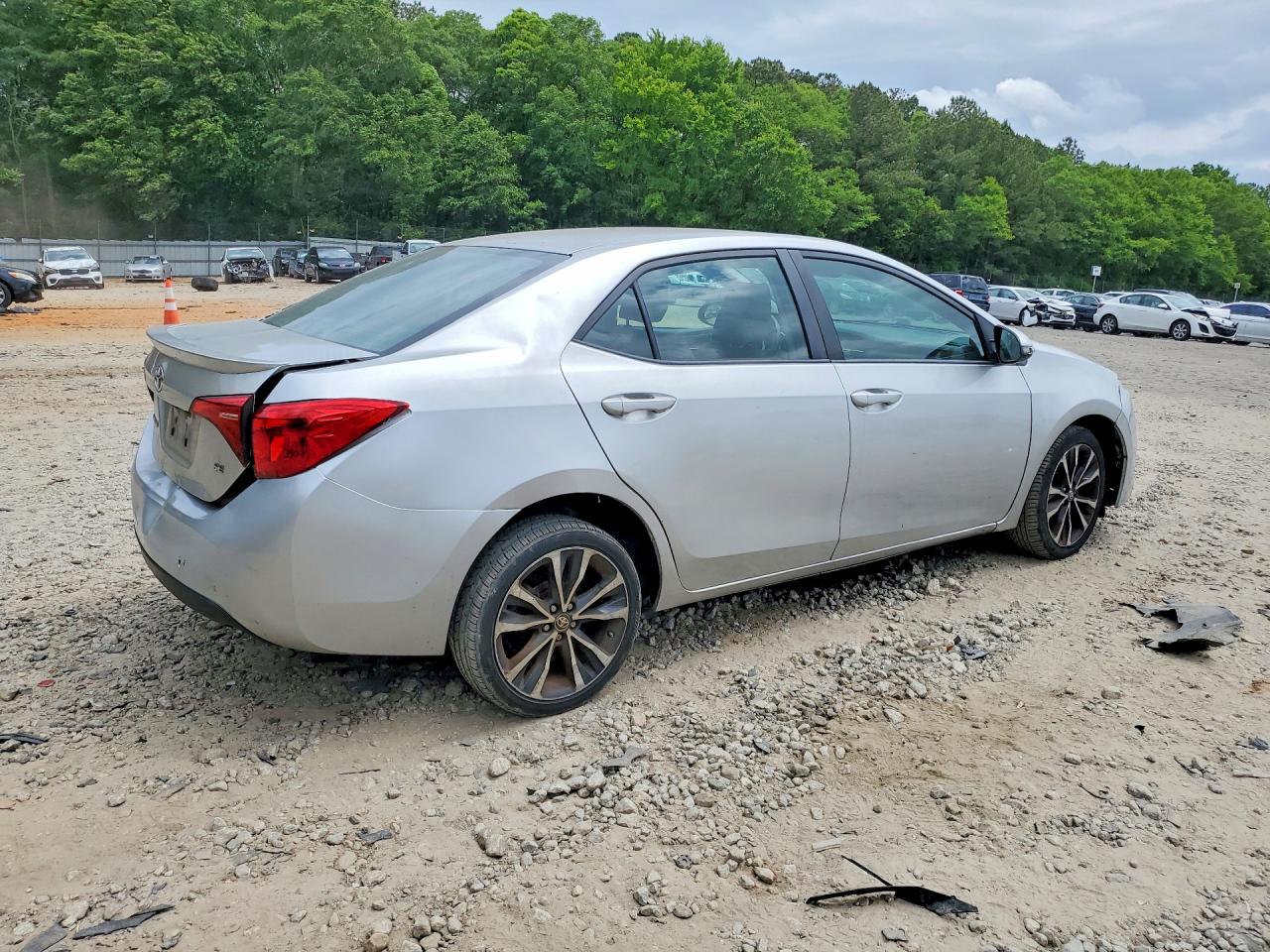 2017 TOYOTA COROLLA SE photo 3