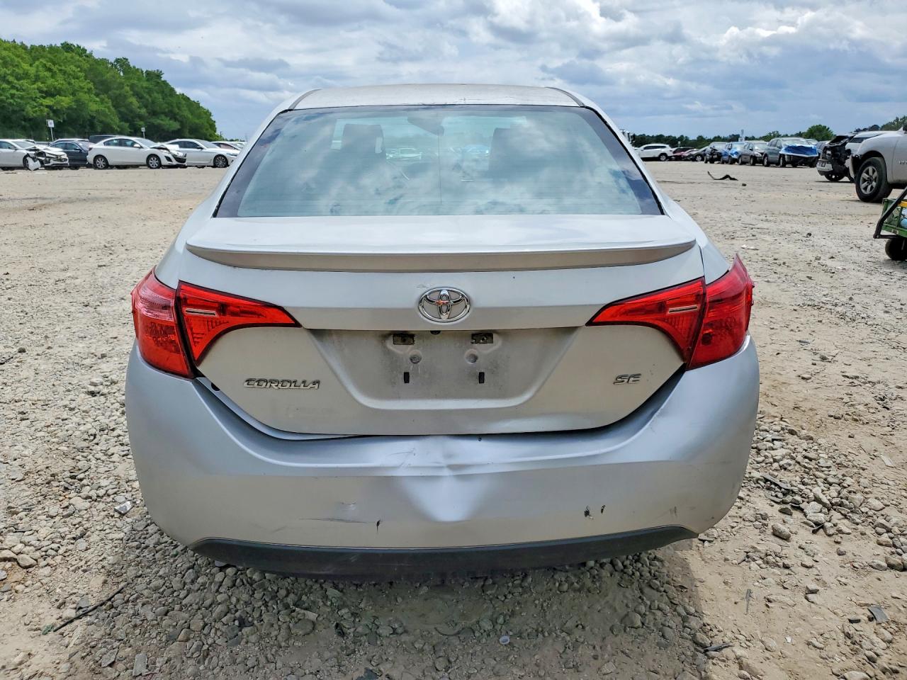 2017 TOYOTA COROLLA SE photo 6