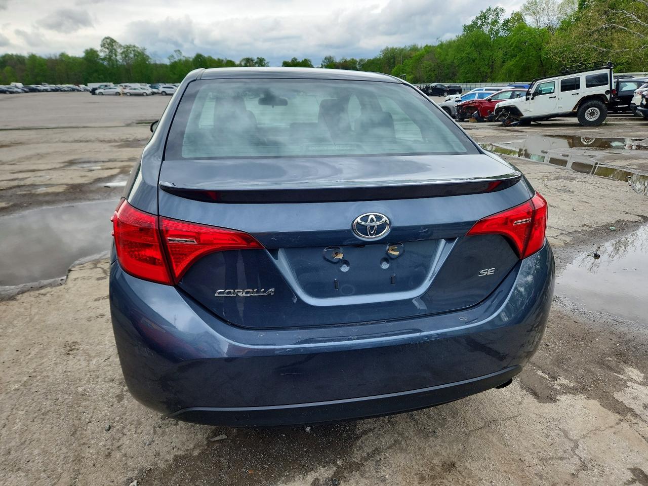 2019 TOYOTA COROLLA SE photo 11