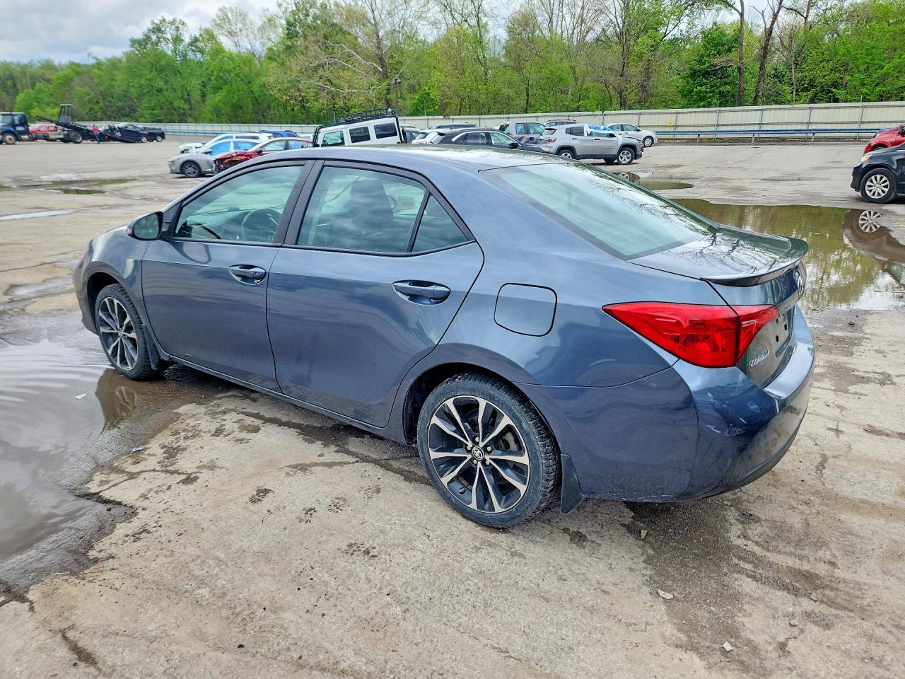 2019 TOYOTA COROLLA SE photo 3