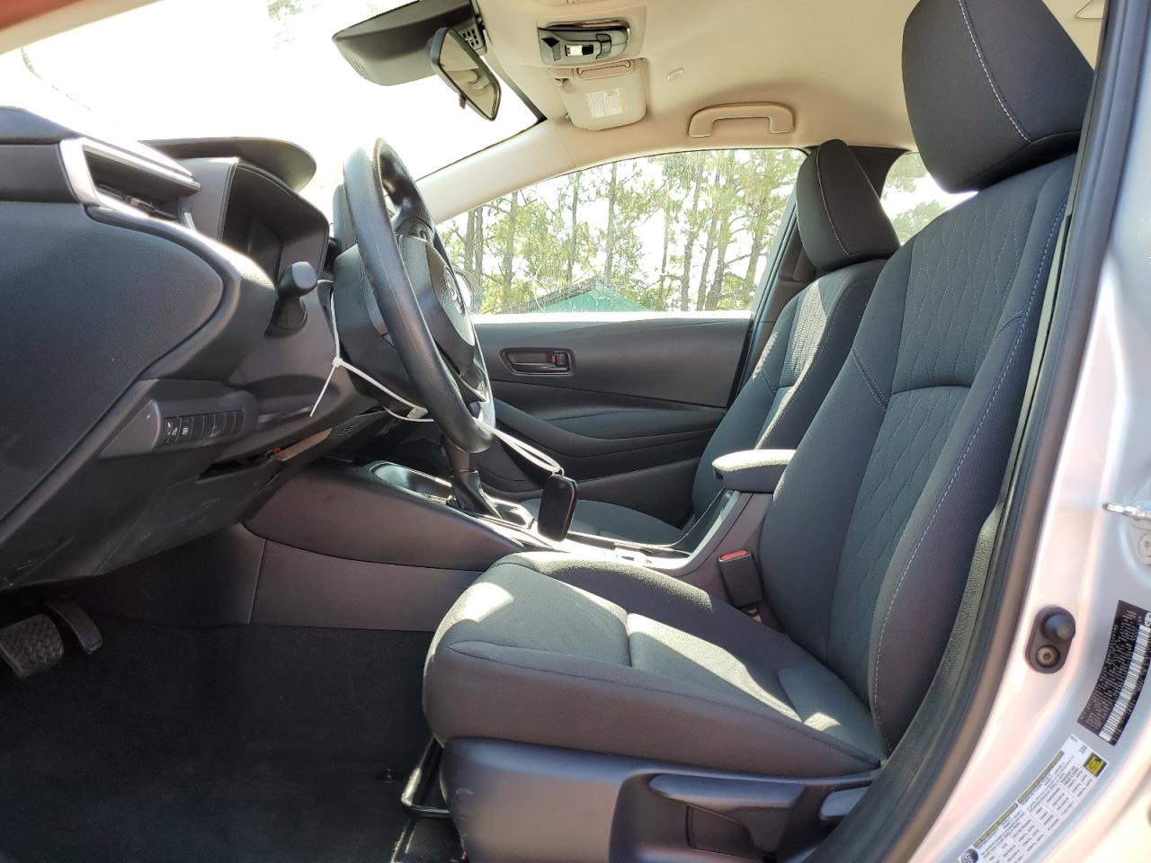 2025 TOYOTA COROLLA LE photo 19
