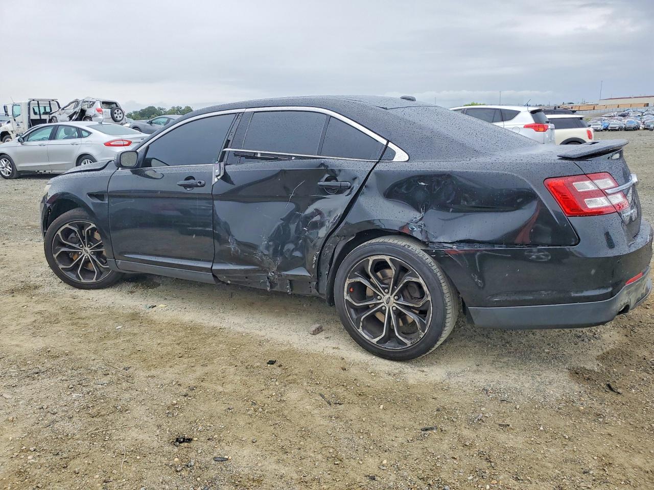 2015 FORD TAURUS SHO photo 3