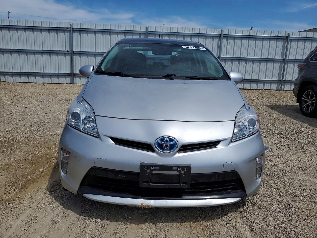 2013 TOYOTA PRIUS FOUR photo 13