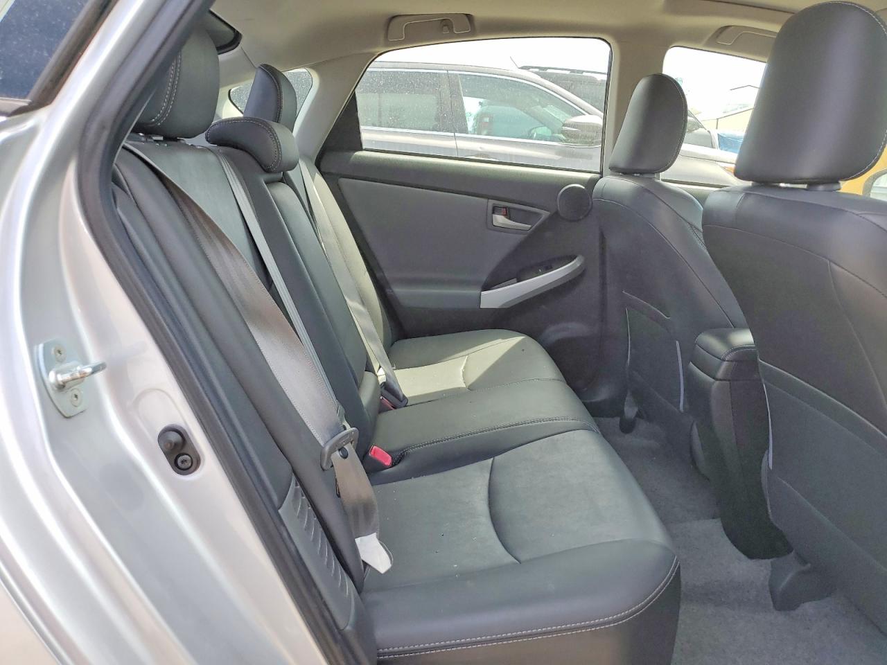 2013 TOYOTA PRIUS FOUR photo 28