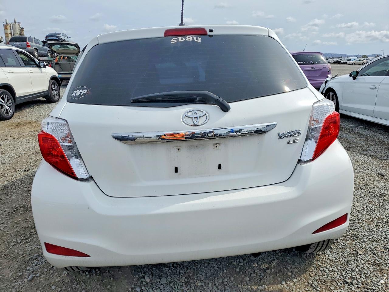 2014 TOYOTA YARIS 5-DOOR LE photo 11