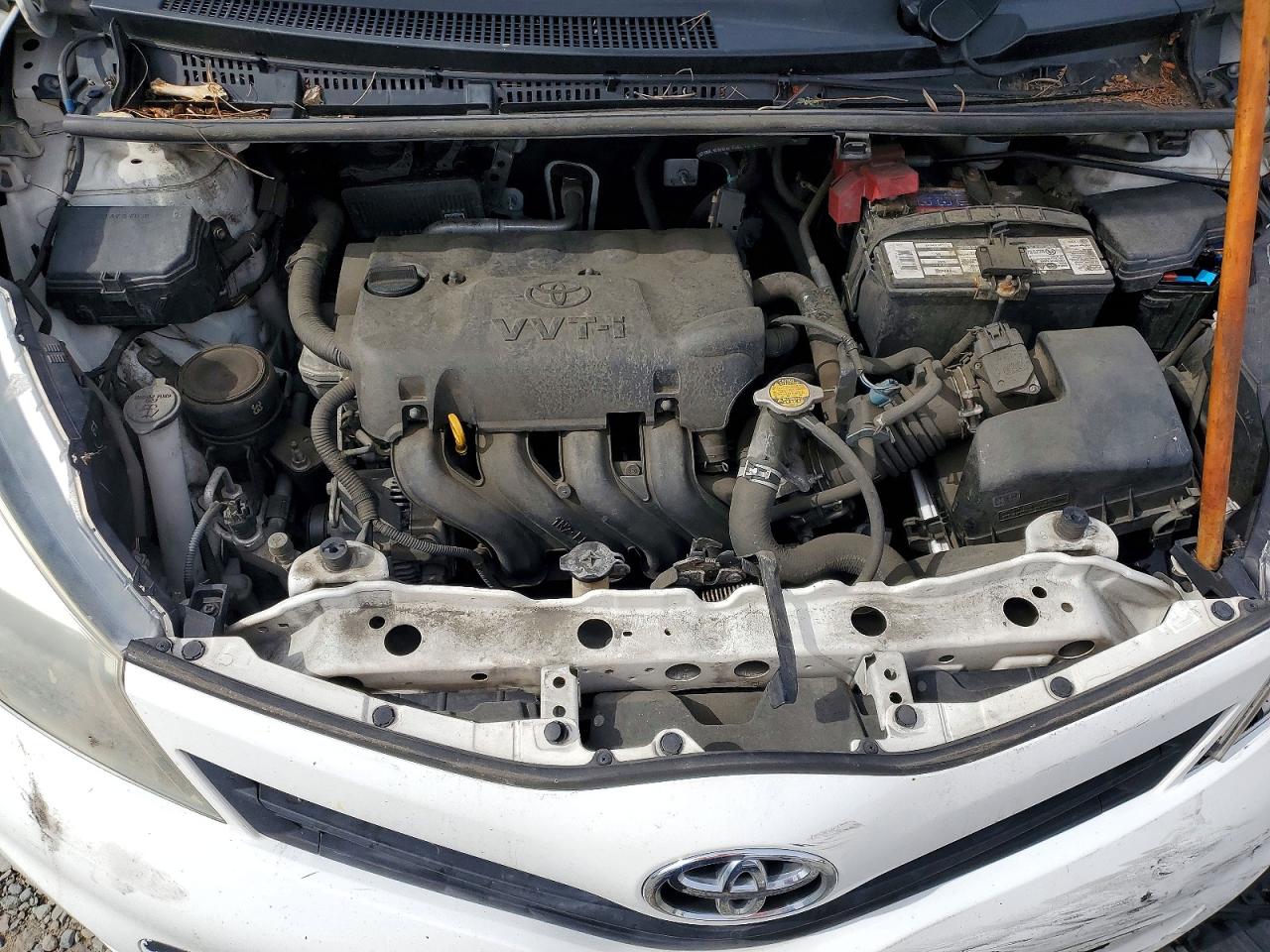 2014 TOYOTA YARIS 5-DOOR LE photo 21