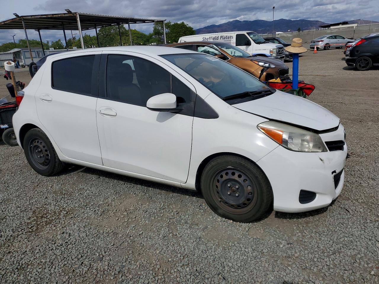 2014 TOYOTA YARIS 5-DOOR LE photo 7