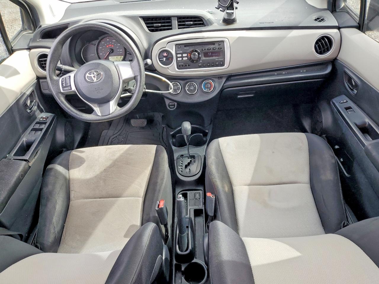 2014 TOYOTA YARIS 5-DOOR LE photo 15