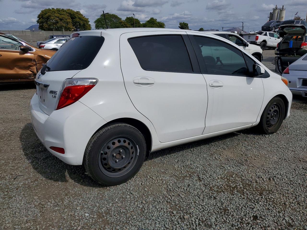 2014 TOYOTA YARIS 5-DOOR LE photo 5
