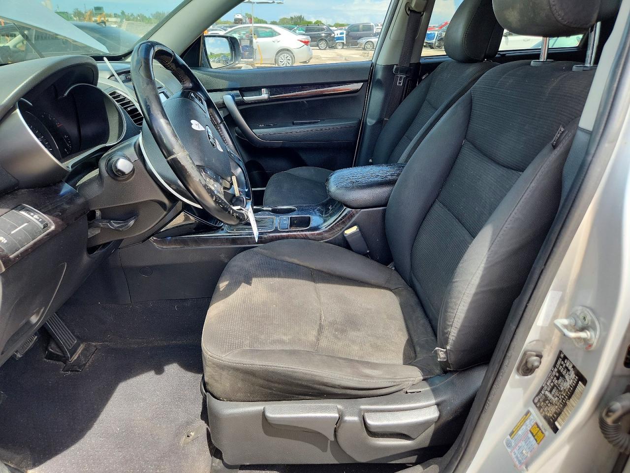 2014 KIA SORENTO LX photo 13