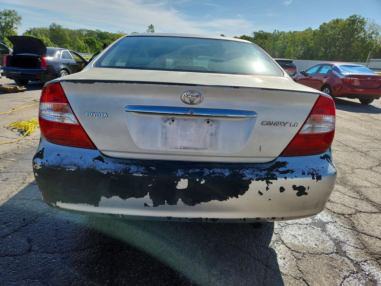 2004 TOYOTA CAMRY LE photo 11