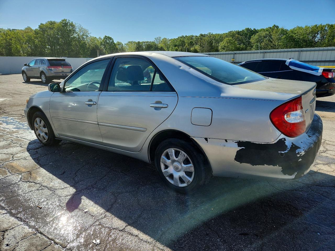 2004 TOYOTA CAMRY LE photo 3