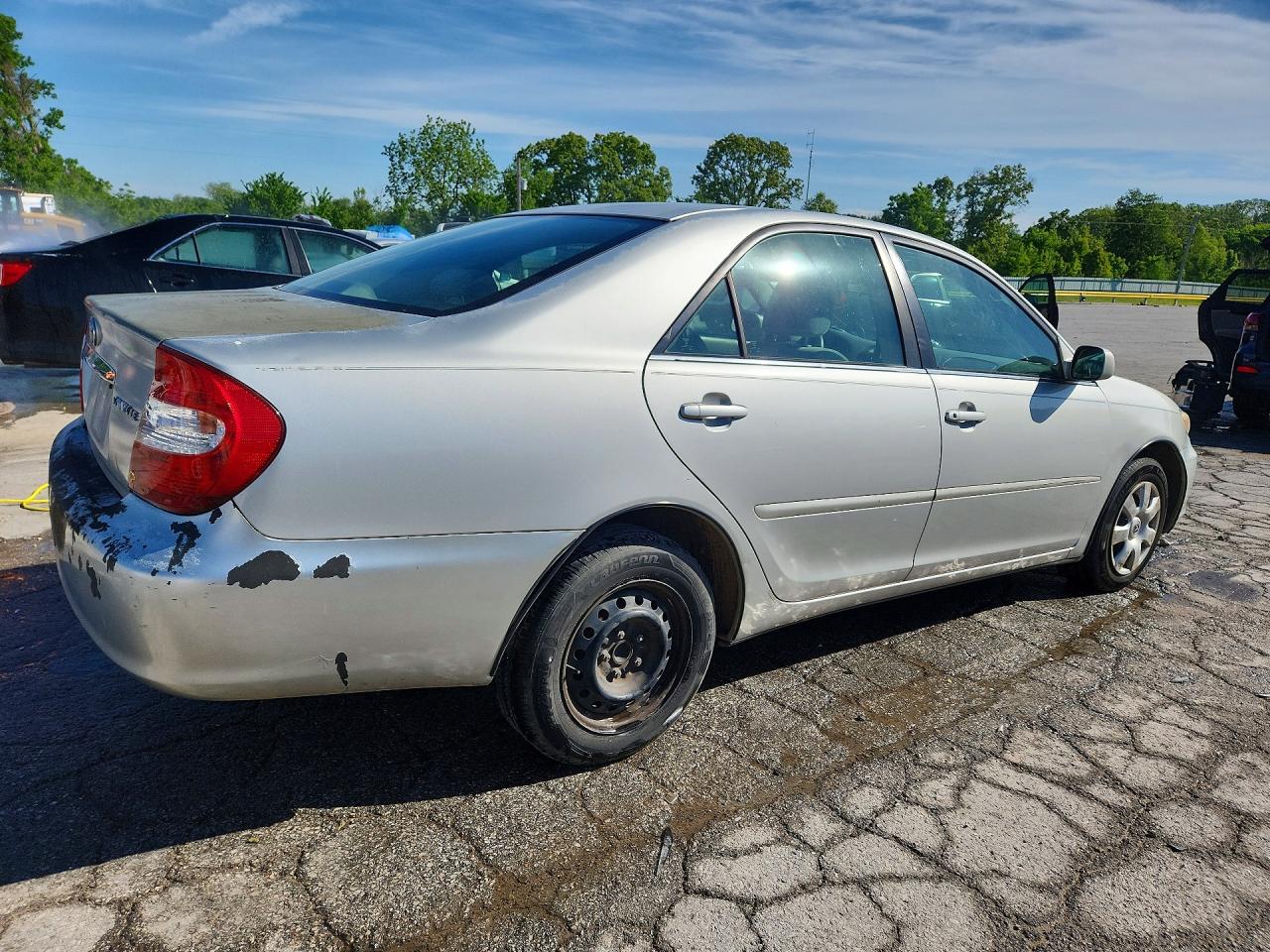 2004 TOYOTA CAMRY LE photo 5