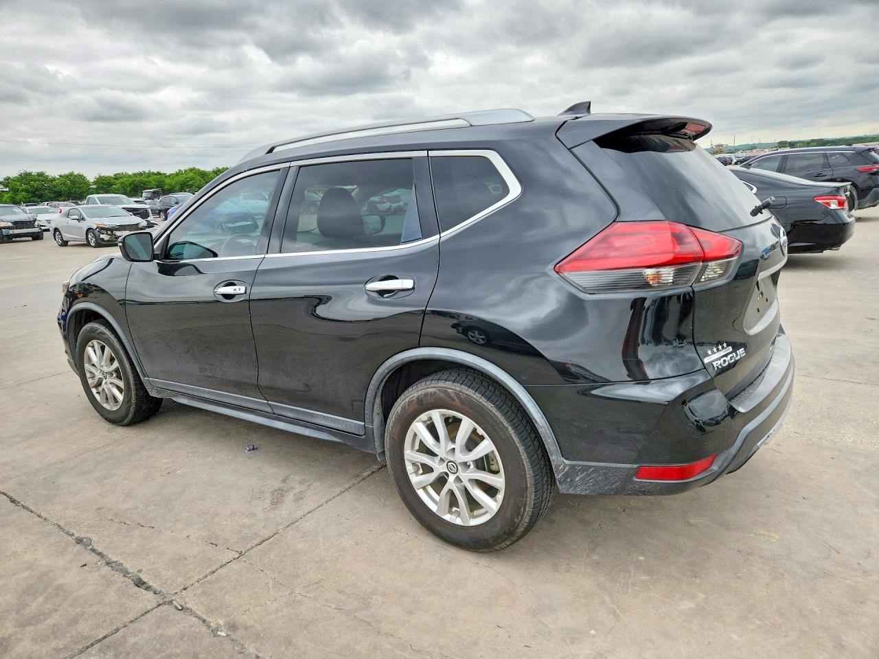 2018 NISSAN ROGUE SV photo 2