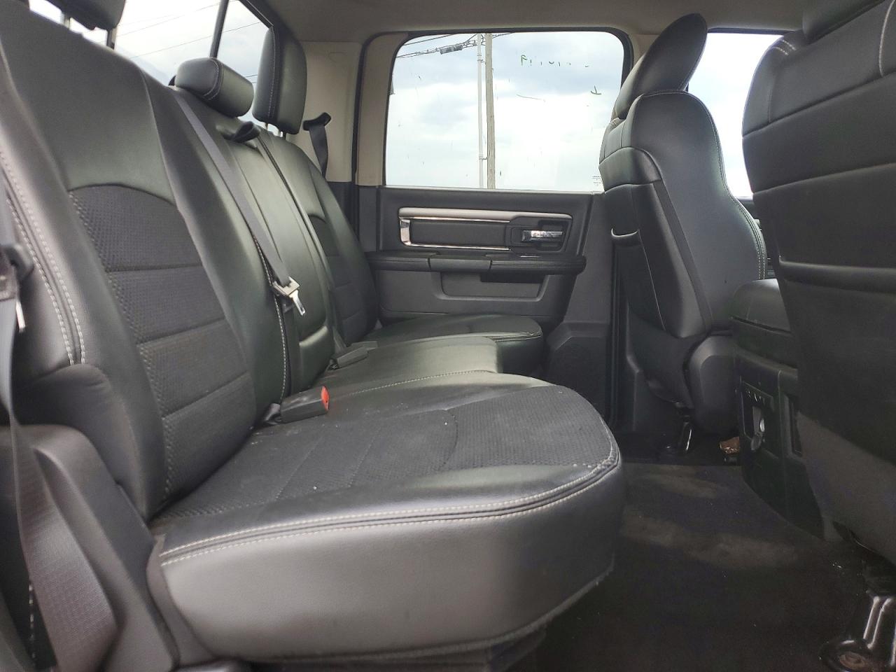 2016 RAM 1500 SPORT photo 19