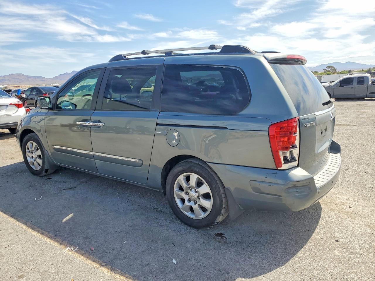 2008 HYUNDAI ENTOURAGE GLS photo 4