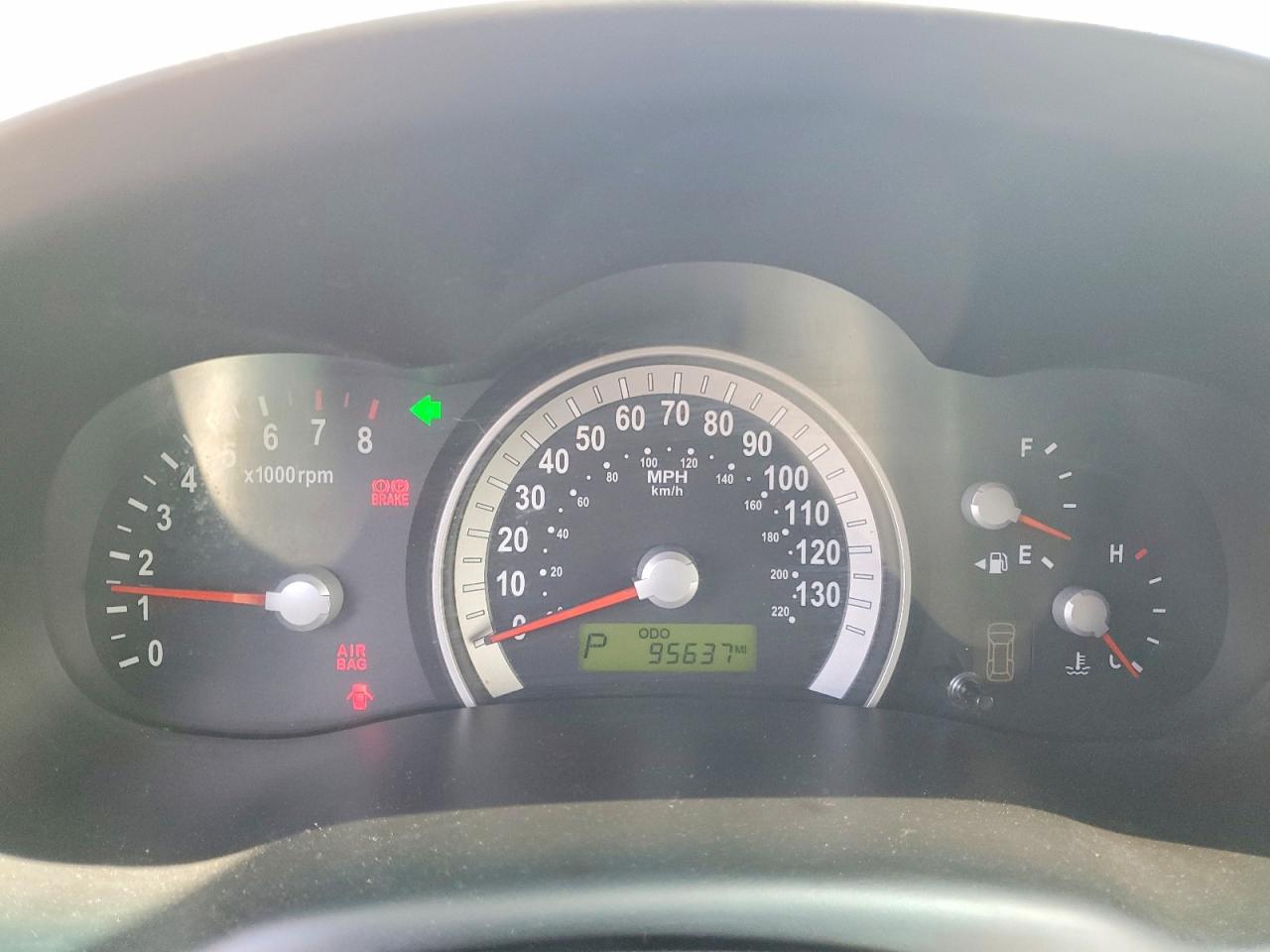 2008 HYUNDAI ENTOURAGE GLS photo 25