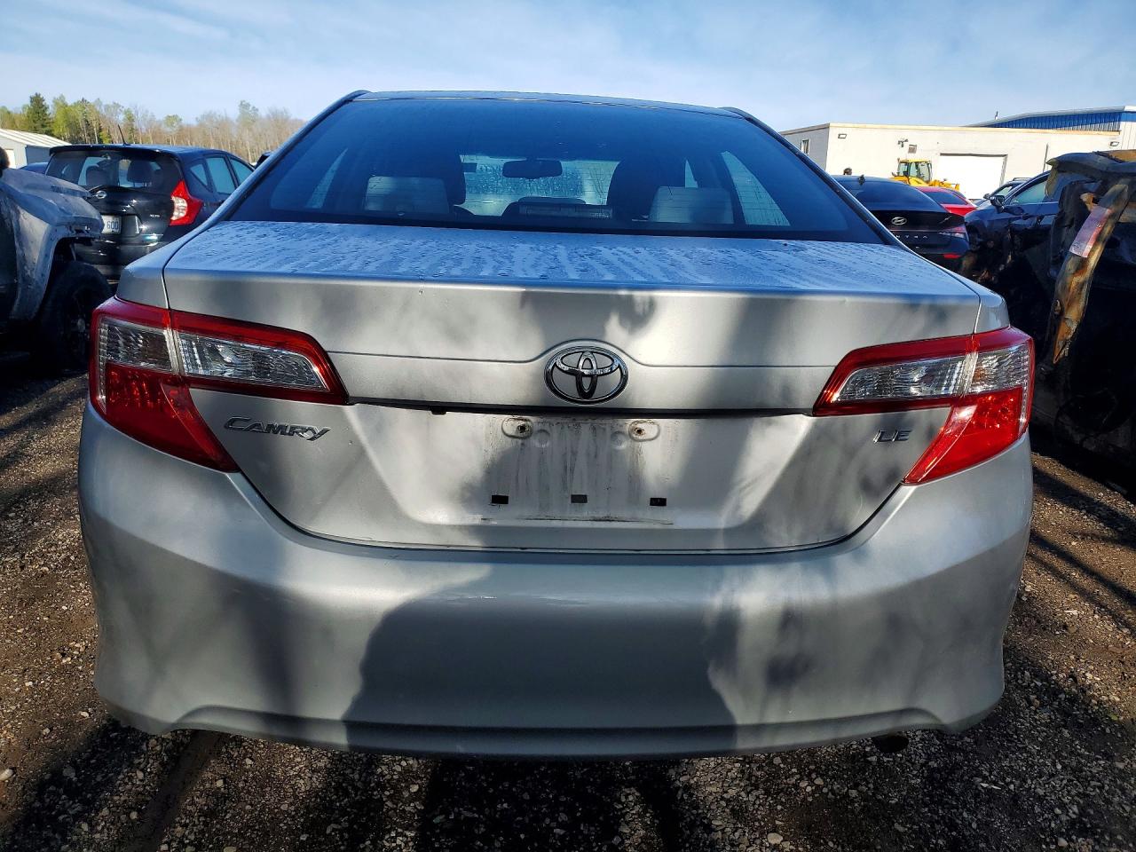 2014 TOYOTA CAMRY L photo 16