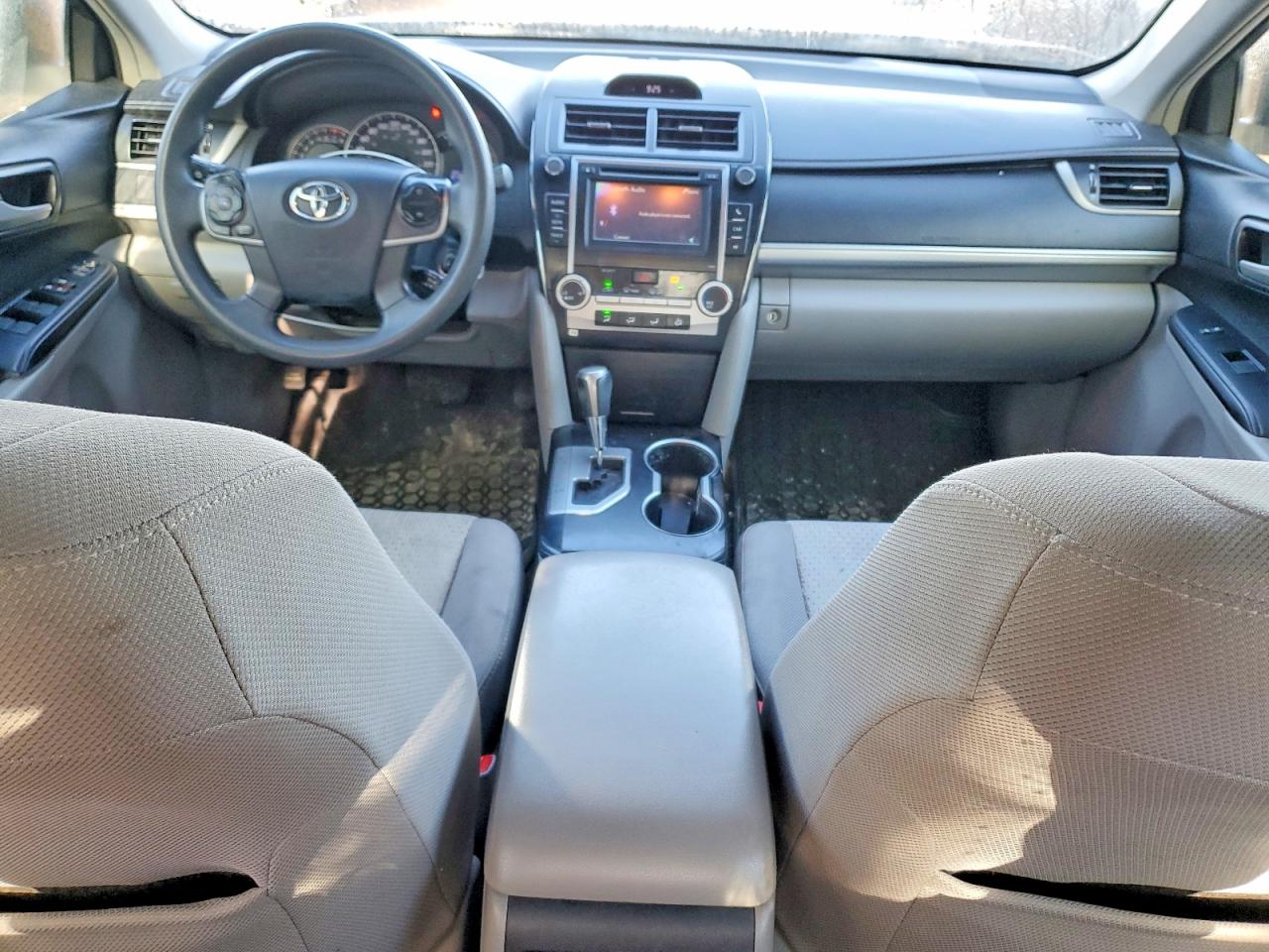 2014 TOYOTA CAMRY L photo 22