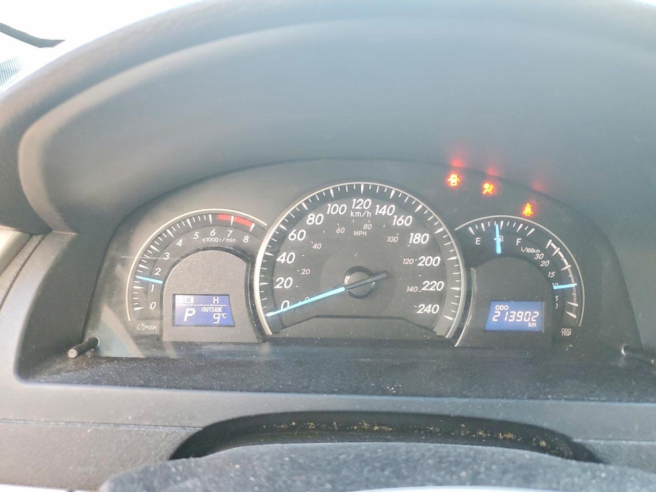 2014 TOYOTA CAMRY L photo 25