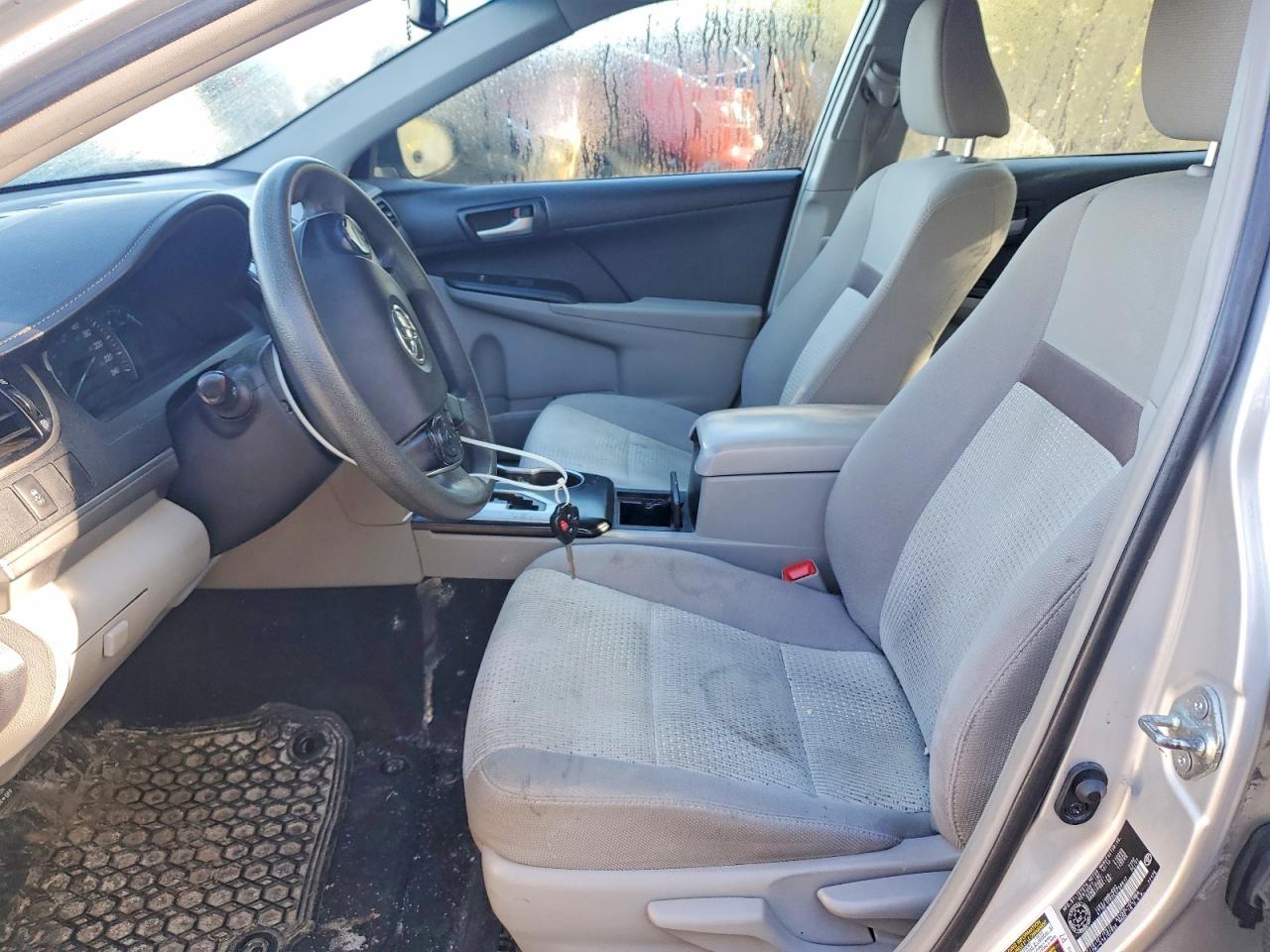 2014 TOYOTA CAMRY L photo 19