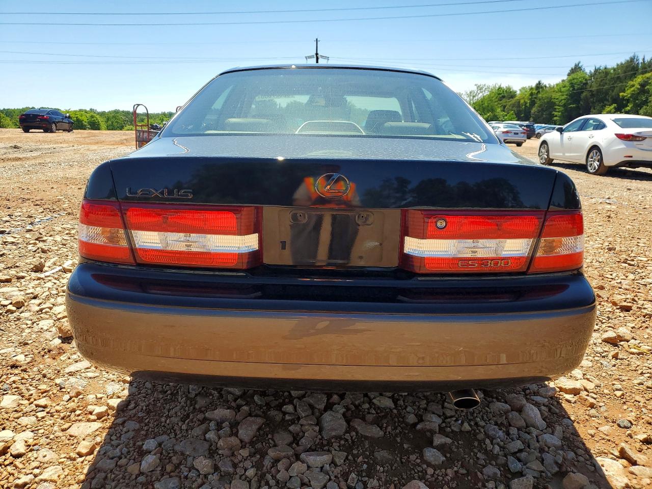 2001 LEXUS ES 300 photo 16