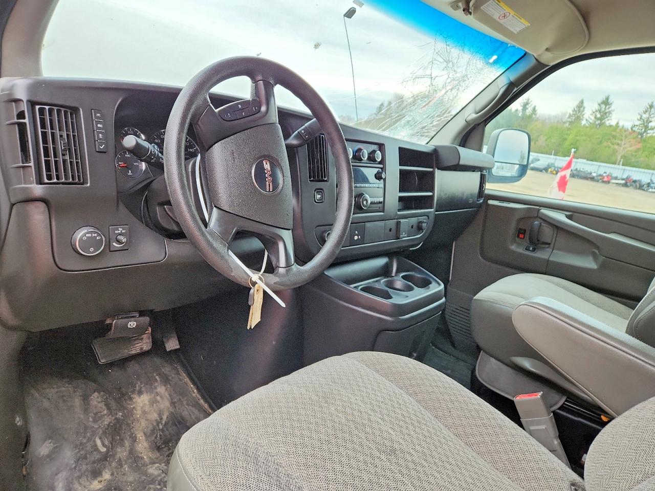 2015 GMC SAVANA G2500 photo 22