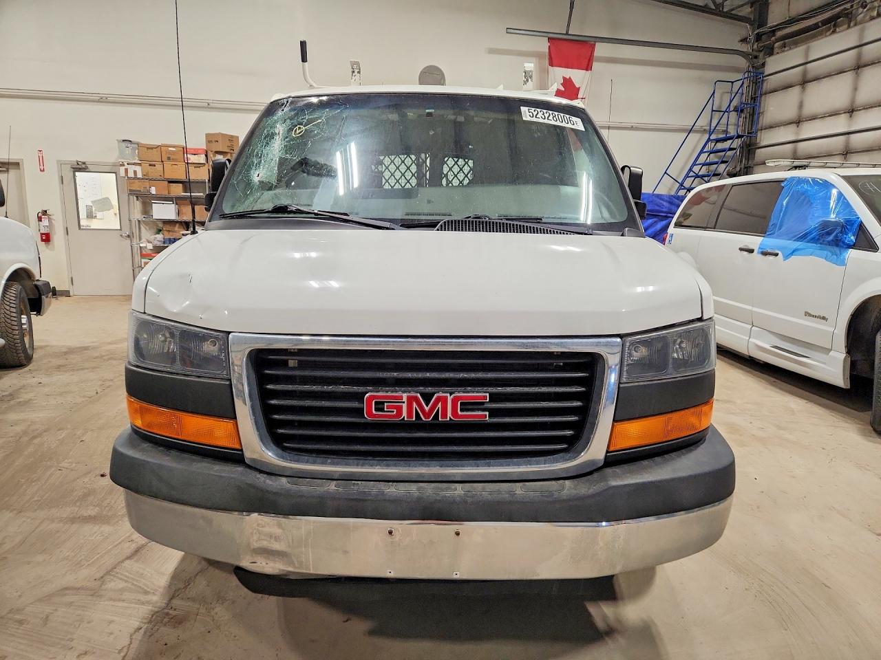 2015 GMC SAVANA G2500 photo 13